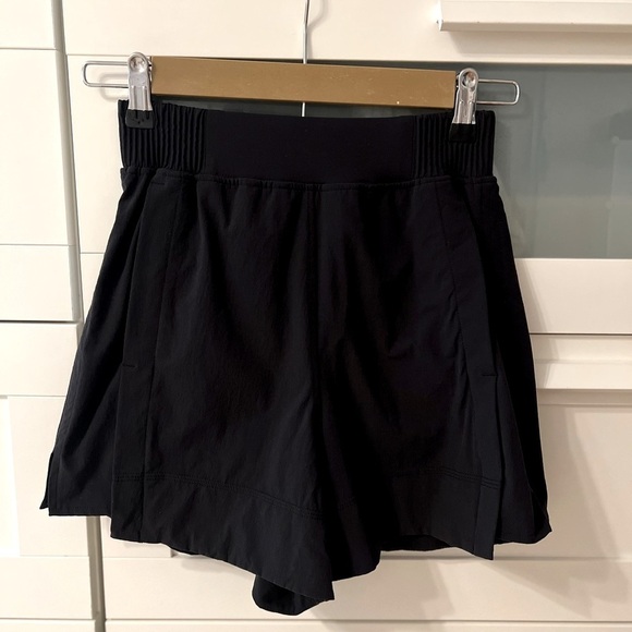 Lululemon Stretch Woven Relaxed-Fit High-Rise Short 4” - Picture 5 of 7